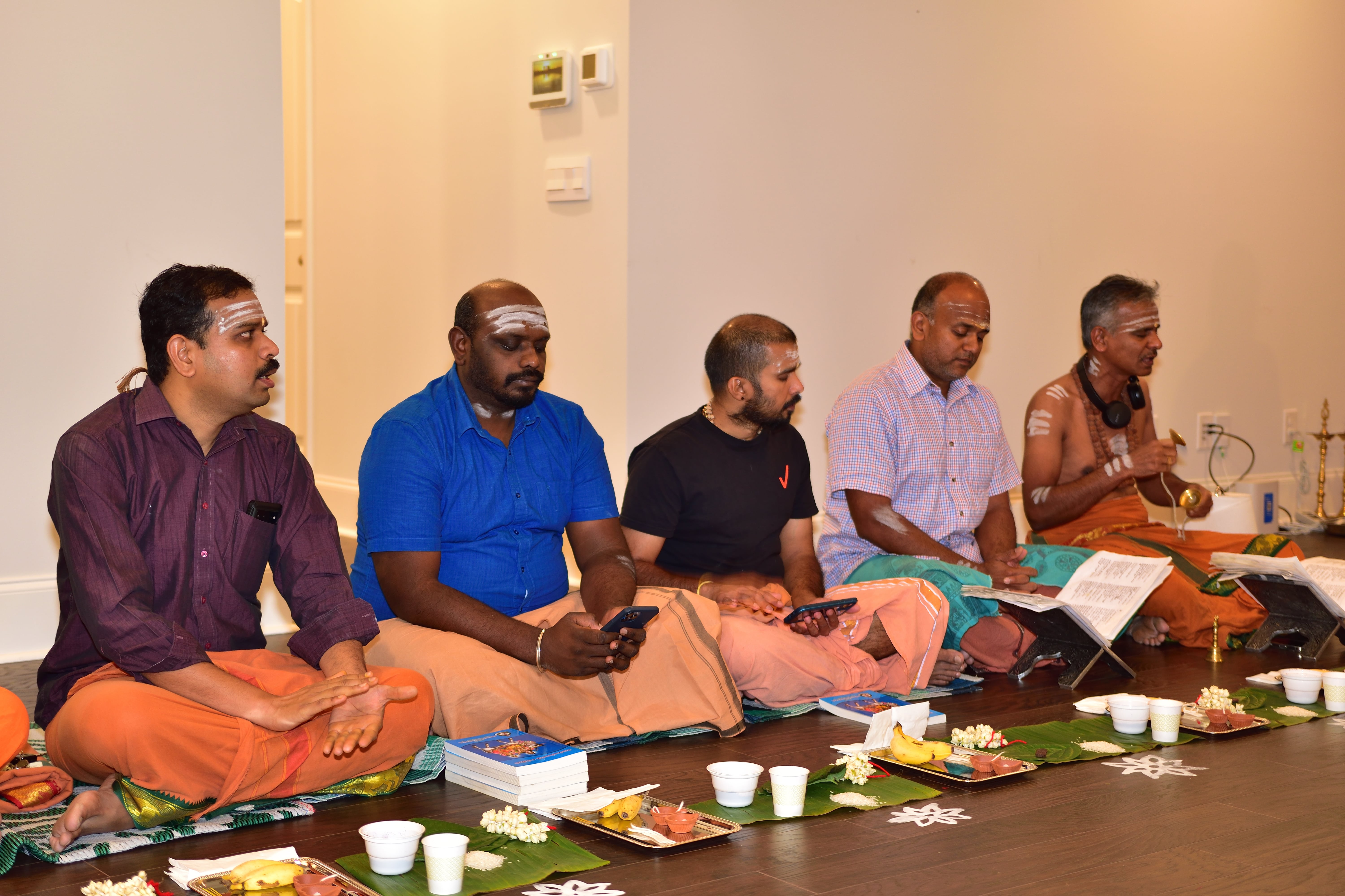 https://www.svtm.org/images/Photos/Lamppooja/lamp_poojai11-min.jpg