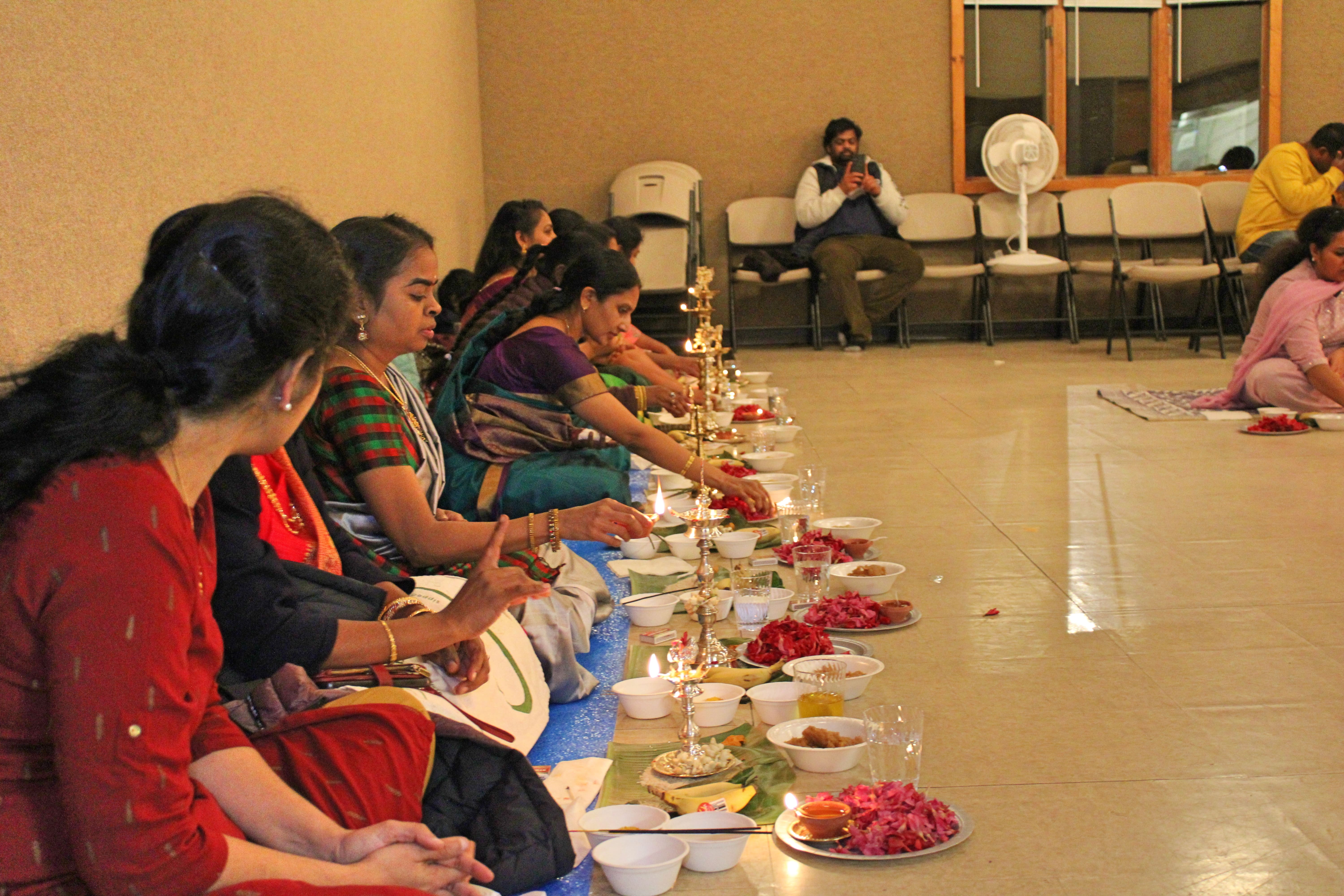 https://www.svtm.org/images/Photos/Lamppooja/lamp_poojai2-min.jpg